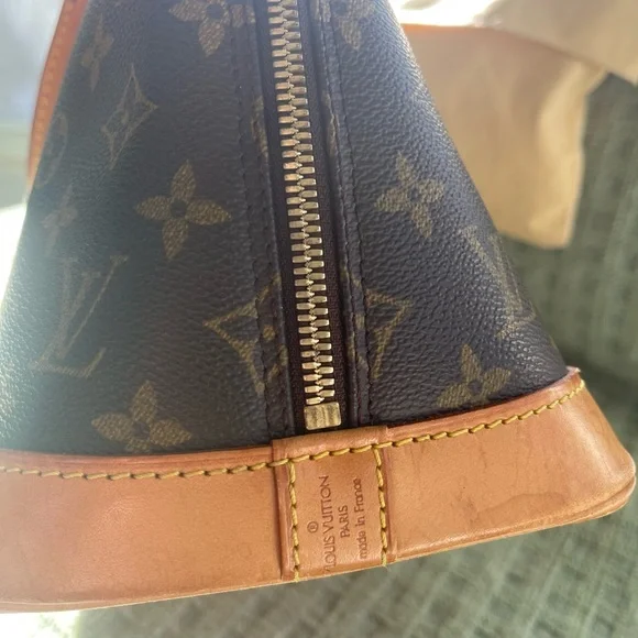 Louis Vuitton Monogram Alma PM - Picture 5 of 16